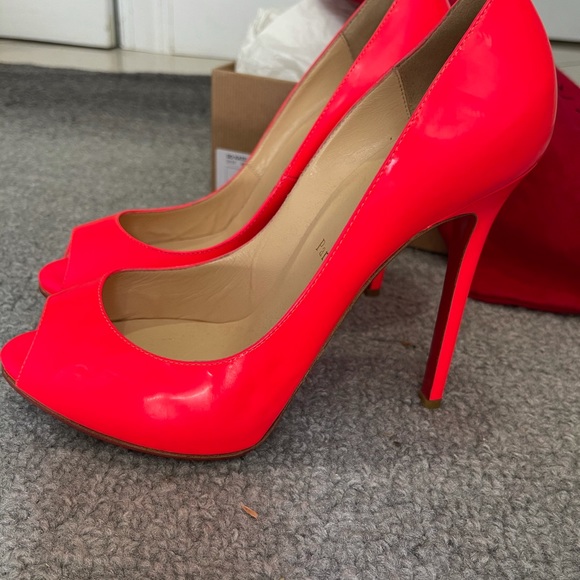 Women’s Louboutin perfect used condition! - Picture 7 of 7